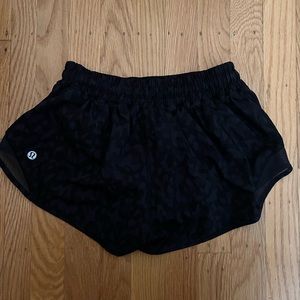 Black printed Lululemon hotty hot shorts